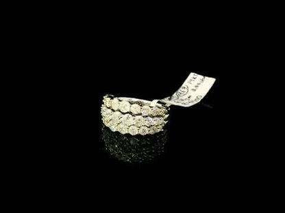 Rotating video showing the jewelry item