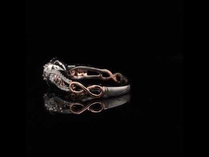 Rotating video showing the jewelry item