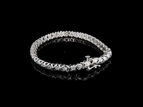 Rotating video showing the jewelry item
