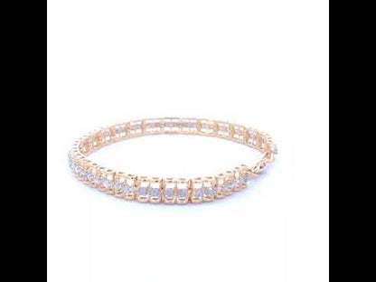 Rotating video showing the jewelry item