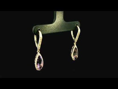 Rotating video showing the jewelry item