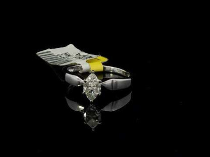 Rotating video showing the jewelry item