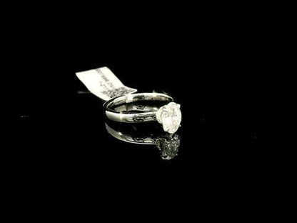 Rotating video showing the jewelry item