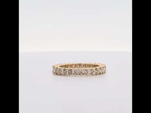 Rotating video showing the jewelry item