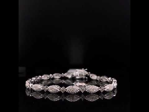 Rotating video showing the jewelry item