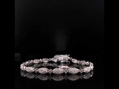 Rotating video showing the jewelry item