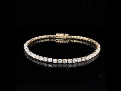 Rotating video showing the jewelry item