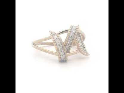 Rotating video showing the jewelry item