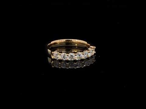 Rotating video showing the jewelry item