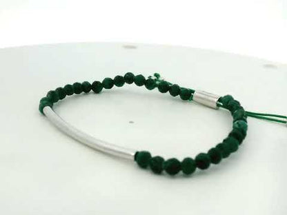 Rotating video showing the jewelry item
