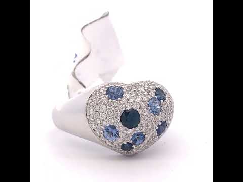 Rotating video showing the jewelry item