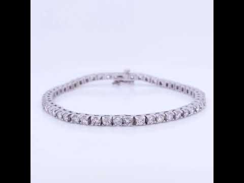 Rotating video showing the jewelry item