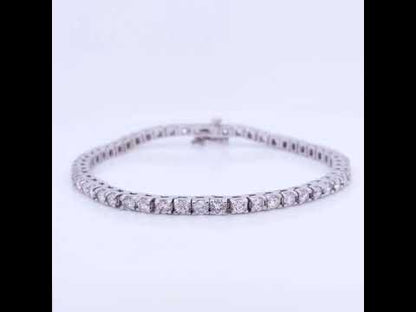 Rotating video showing the jewelry item