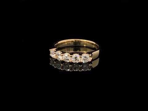 Rotating video showing the jewelry item
