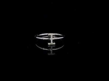 Rotating video showing the jewelry item