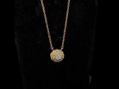 Rotating video showing the jewelry item