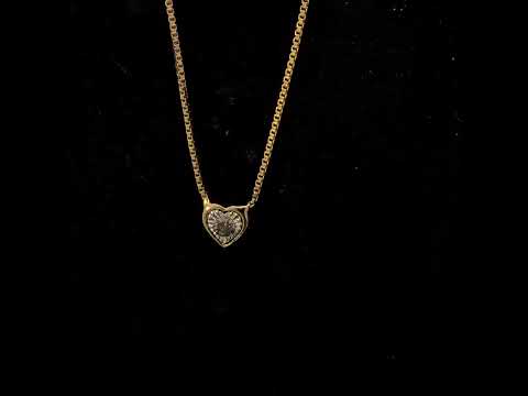 Rotating video showing the jewelry item