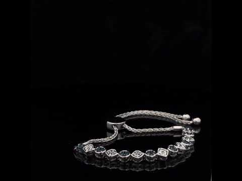 Rotating video showing the jewelry item
