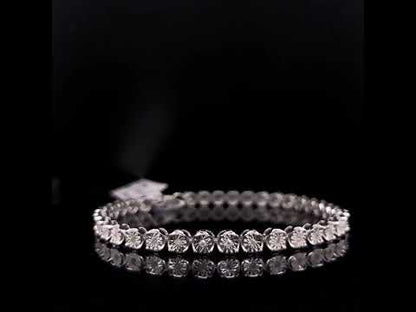 Rotating video showing the jewelry item