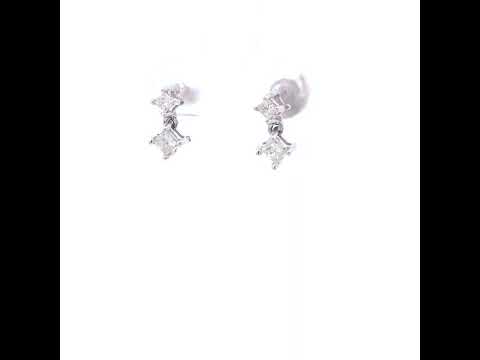 Rotating video showing the jewelry item