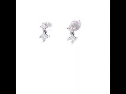 Rotating video showing the jewelry item