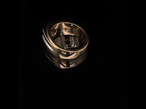 Rotating video showing the jewelry item