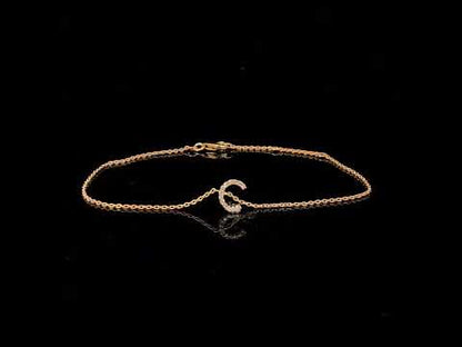 Rotating video showing the jewelry item