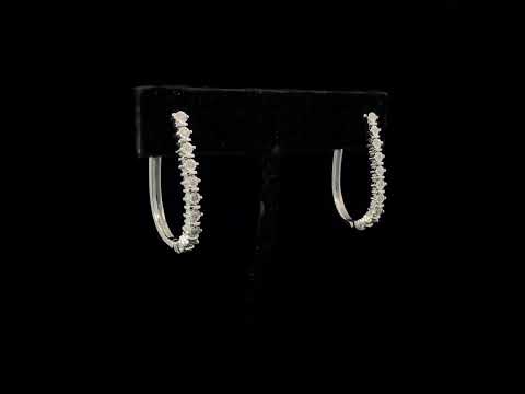 Rotating video showing the jewelry item