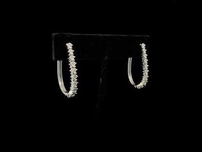 Rotating video showing the jewelry item