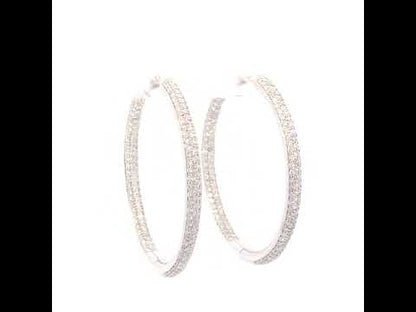 Rotating video showing the jewelry item