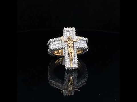 Rotating video showing the jewelry item