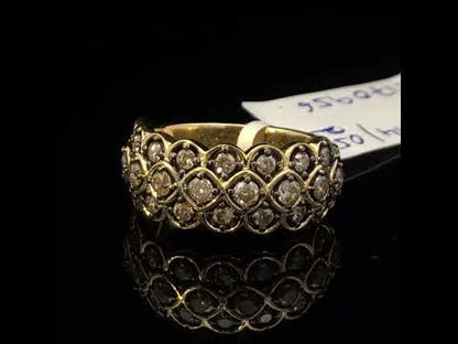 Rotating video showing the jewelry item