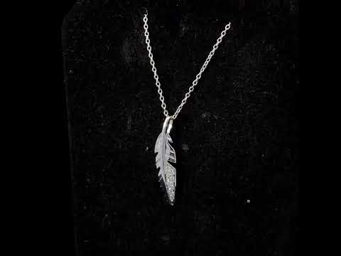 Rotating video showing the jewelry item