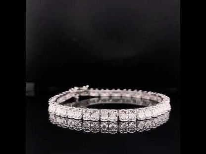 Rotating video showing the jewelry item