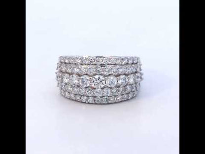 Rotating video showing the jewelry item