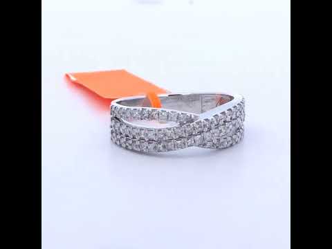 Rotating video showing the jewelry item