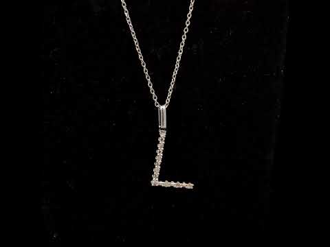 Rotating video showing the jewelry item