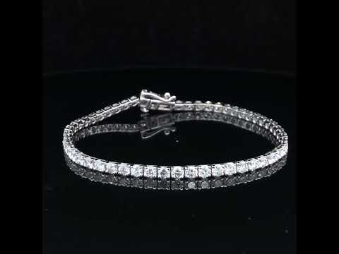 Rotating video showing the jewelry item