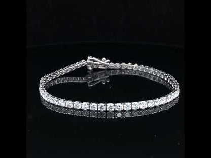 Rotating video showing the jewelry item