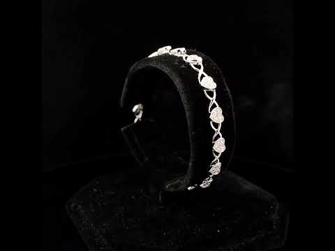 Rotating video showing the jewelry item
