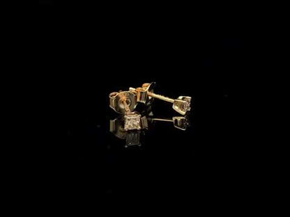 Rotating video showing the jewelry item