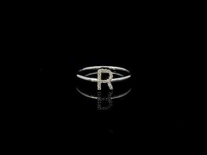 Rotating video showing the jewelry item