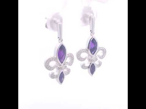 Rotating video showing the jewelry item