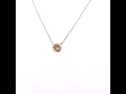 Rotating video showing the jewelry item