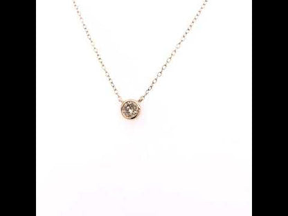 Rotating video showing the jewelry item