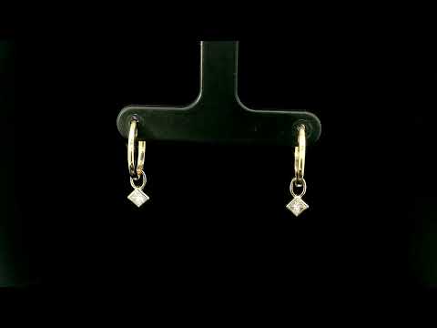 Rotating video showing the jewelry item