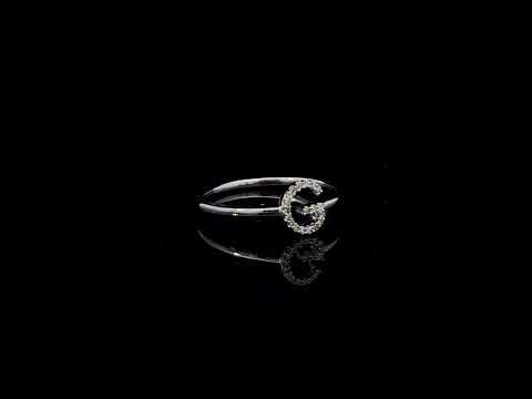 Rotating video showing the jewelry item