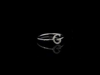 Rotating video showing the jewelry item