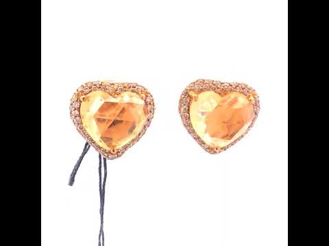 Rotating video showing the jewelry item