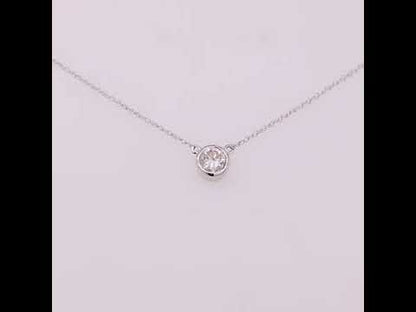 Rotating video showing the jewelry item